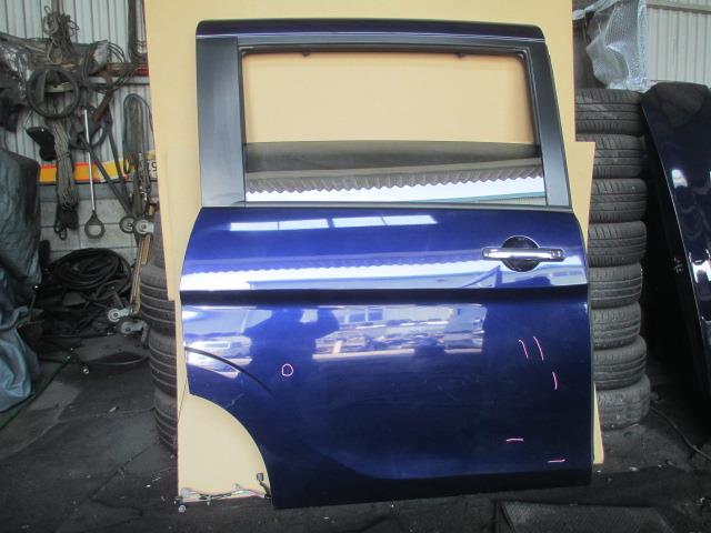 【中古】中古部品 セレナ GC27 右ﾘｱﾄﾞｱ 【3340240100-202500002613300】