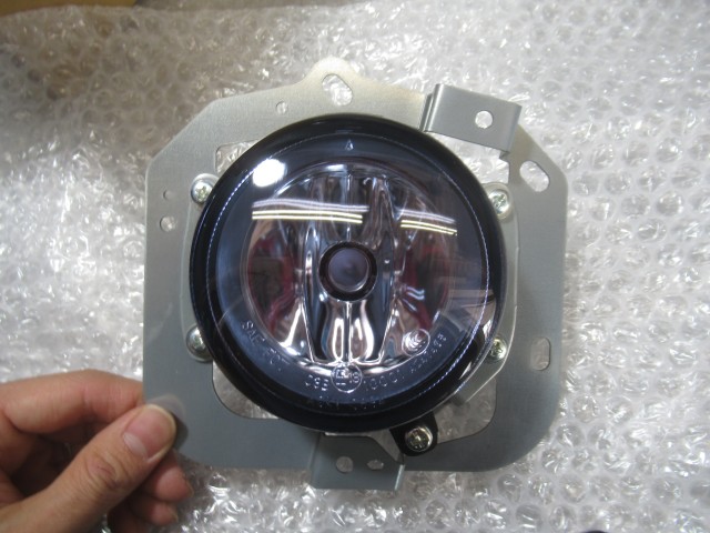 【中古】中古部品 デリカＤ5 CV5W 右ﾌｫｸﾞﾗﾝﾌﾟ 【3500220000-250327500410850】 10,382円