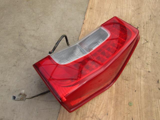 【中古】中古部品 タント LA600S 右ﾃｰﾙﾗﾝﾌﾟ 【3310190100-000255002415500】