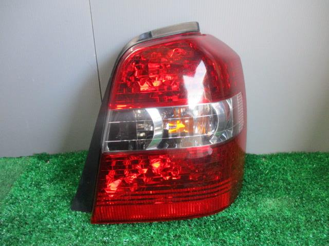 【中古】中古部品 クルーガー ACU25W 右ﾃｰﾙﾗﾝﾌﾟ 【3330560100-001560296115500】