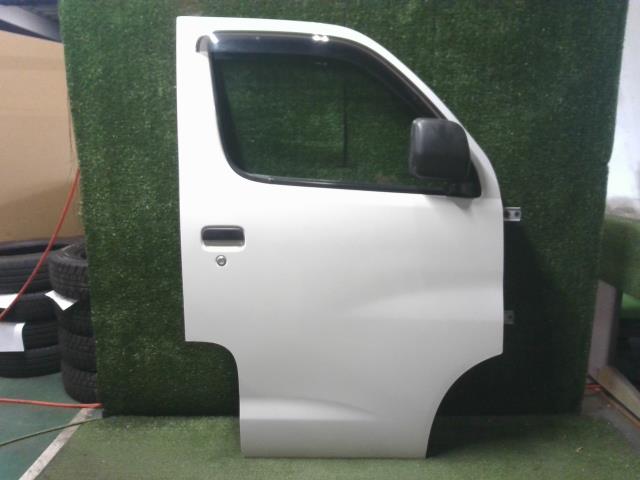 【中古】中古部品 タウンエース S412M 右ﾌﾛﾝﾄﾄﾞｱ 【3260460000-250327000413100】