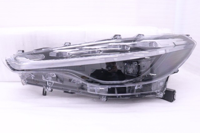 【中古】中古部品 カローラクロス ZSG10 左ヘッドランプ 【3260520000-250403500210900】