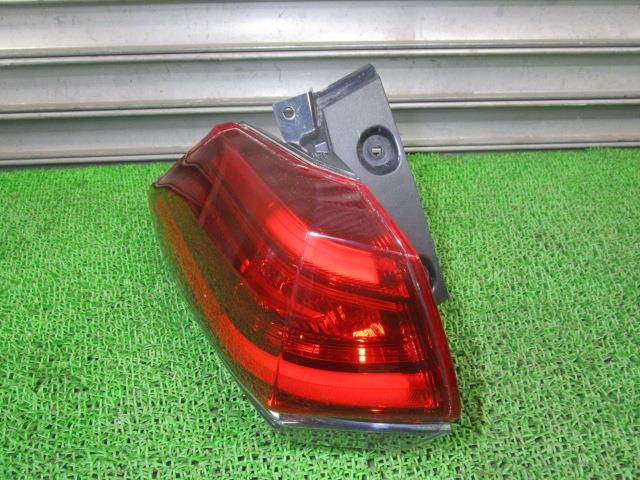 【中古】中古部品 エクストレイル T32 左ﾃｰﾙﾗﾝﾌﾟ 【3330540100-250403000715600】