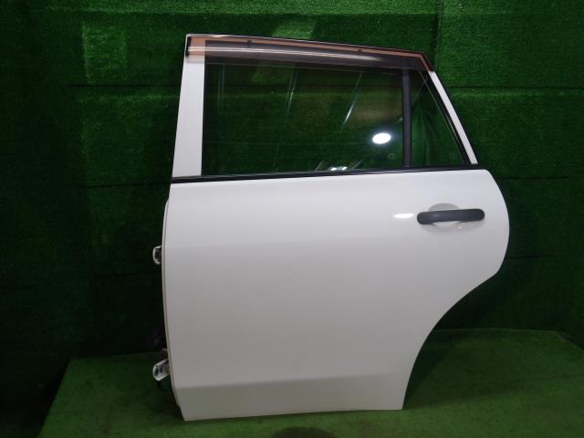 【中古】中古部品 ファミリア BVZNY12 左ﾘｱﾄﾞｱ 【3330420100-250331000113400】