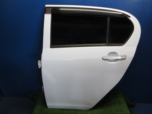 【中古】中古部品 ミライース LA300S 左ﾘｱﾄﾞｱ 【3310270100-000014720713400】