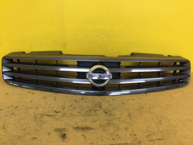 【中古】中古部品 スカイライン NV35 ラジエータグリル 【3330960100-000052424510400】