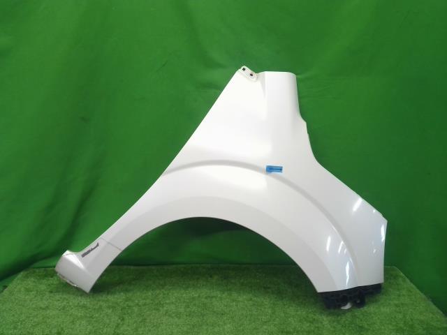 【中古】中古部品 モコ MG33S 右ﾌﾛﾝﾄﾌｪﾝﾀﾞｰ 【3310200100-000021558010600】