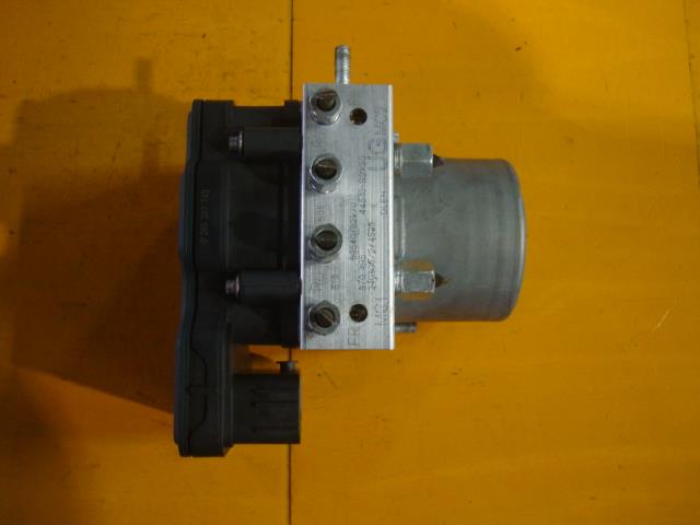 【中古】中古部品 タント LA650S ABSｱｸﾁｭｴｰﾀｰ 【3340220100-000226006342500】