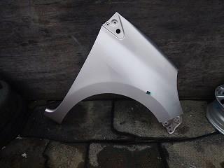 【中古】中古部品 ミラ L275S 右ﾌﾛﾝﾄﾌｪﾝﾀﾞｰ 【3310030100-250407000210600】