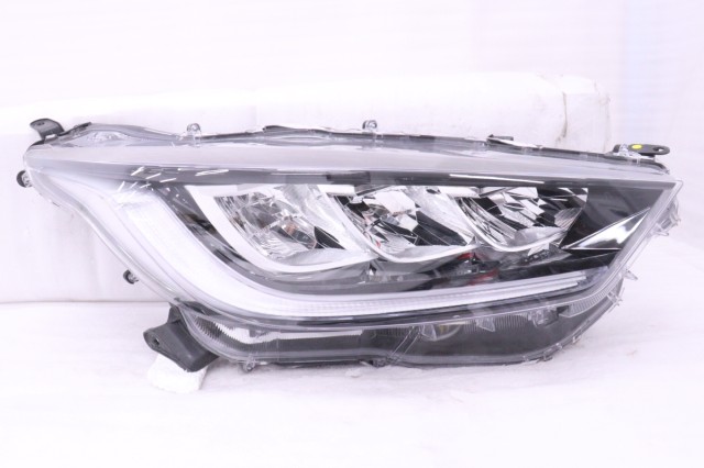 【中古】中古部品 ヤリス MXPA10 右ﾍｯﾄﾞﾗﾝﾌﾟ 【3260520000-250412501210800】