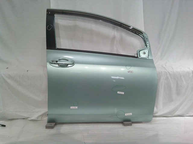 【中古】中古部品 ヴィッツ KSP90 右ﾌﾛﾝﾄﾄﾞｱ 【3331011000-250414500513100】
