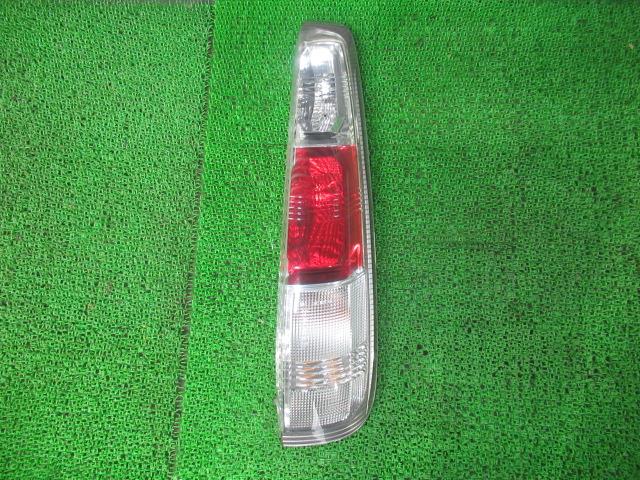 【中古】中古部品 エクストレイル NT30 右ﾃｰﾙﾗﾝﾌﾟ 【3330540100-250415001715500】 10,780円