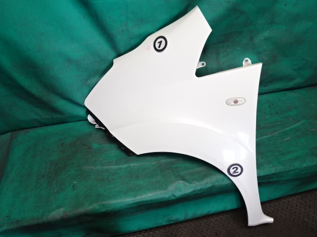 【中古】中古部品 e-NV200 ME0 左ﾌﾛﾝﾄﾌｪﾝﾀﾞｰ 【3330990500-250416000110700】