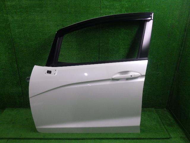 【中古】中古部品 フィット GP5 左ﾌﾛﾝﾄﾄﾞｱ 【3330250100-000000898313200】