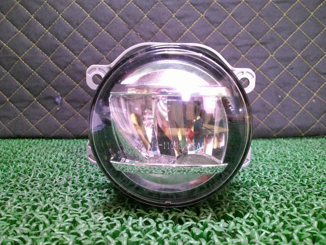 【中古】中古部品 ウェイク LA700S 左ﾌｫｸﾞﾗﾝﾌﾟ 【3330660100-000025306910950】