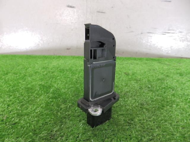 【中古】中古部品 アウディ S3 8PCDLF ｴｱﾌﾛﾒｰﾀｰ 【3260250000-000024198360400】