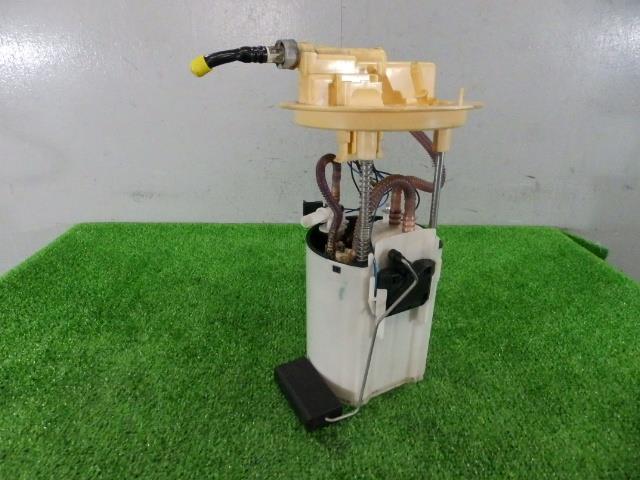 【中古】中古部品 ボルボ 60シリーズ FB4164T ﾌｭｰｴﾙﾎﾟﾝﾌﾟ 【3260250000-000023067720600】 11,009円