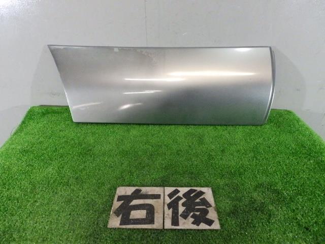 【中古】中古部品 フォレスター SG5 右ﾘｱﾄﾞｱﾌﾟﾛﾃｸﾀｰ 【3260250000-000023028413360】