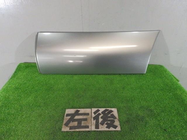【中古】中古部品 フォレスター SG5 左ﾘｱﾄﾞｱﾌﾟﾛﾃｸﾀｰ 【3260250000-000023028413460】