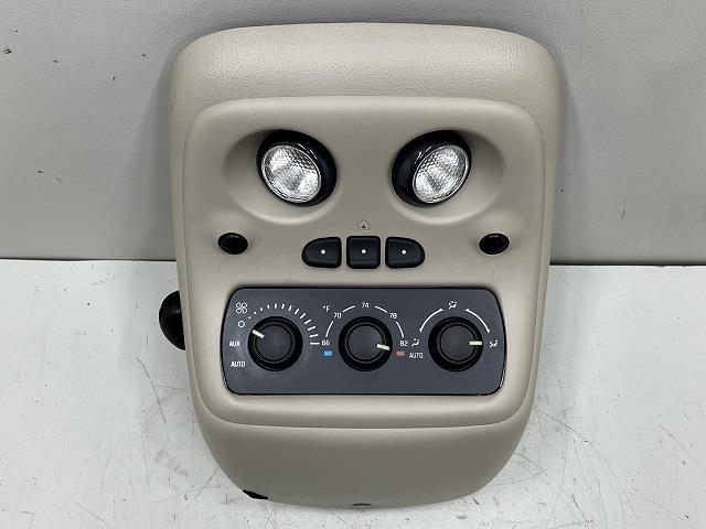 【中古】中古部品 キャデラック エスカレード GMT800 ﾙｰﾑﾗﾝﾌﾟ 【3310070100-0000Y0749168200】