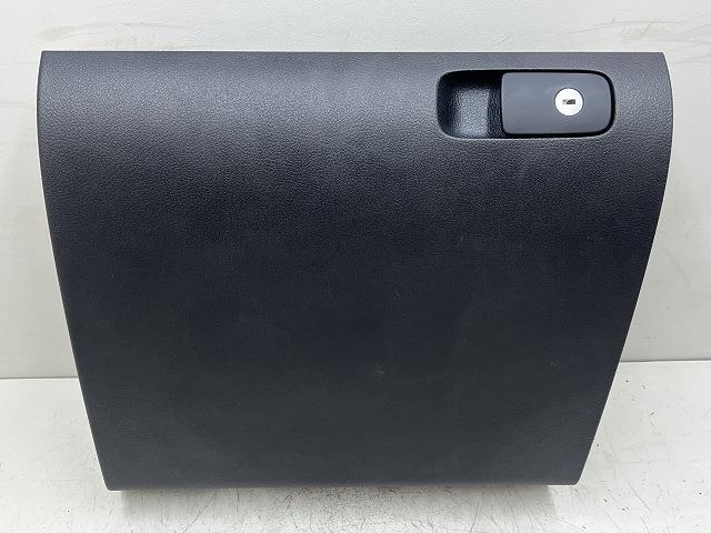 【中古】中古部品 VW ティグアン 5NCCZ ｸﾞﾛｰﾌﾞBOX 【3310070100-0000Y0757370210】