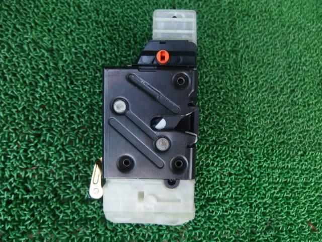 【中古】中古部品 ボルボ 70シリーズ SB5244W 右ﾘｱﾄﾞｱﾛｯｸｿﾚﾉｲﾄﾞ 【3310070100-001400385464570】