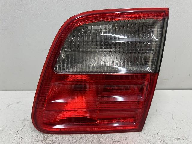 【中古】中古部品 ベンツ Eクラス 210265 右ﾌｨﾆｯｼｬｰﾊﾟﾈﾙ 【3310070100-000203019715210】