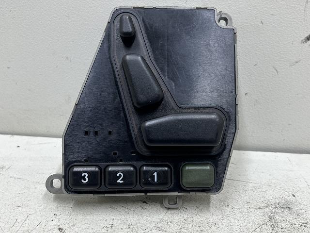 【中古】中古部品 ベンツ SLクラス 129063 電動ﾊﾟﾜｰｼｰﾄｽｲｯﾁ 【3310070100-000717593562100】 17,186円