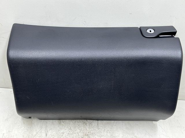 【中古】中古部品 ベンツ Cクラス 203242 グローブBOX 【3310070100-0000Y0746470210】|e-cleマート