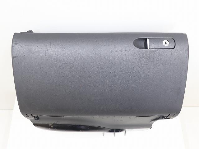 【中古】中古部品 アウディ A4 8EALT ｸﾞﾛｰﾌﾞBOX 【3310070100-000090747270210】｜e-cleマート