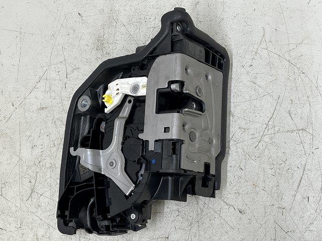 【中古】中古部品 BMW 2シリーズ 2D15 右リアドアロックソレノイド 【3310070100-000090753864570】