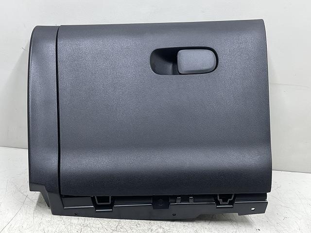 【中古】中古部品 シトロエン C3 B6HN01 ｸﾞﾛｰﾌﾞBOX 【3310070100-0000Y0762570210】｜e-cleマート 18,403円