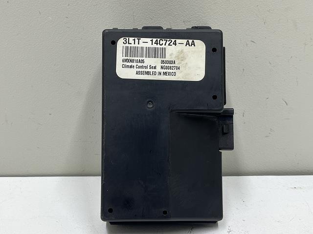 【中古】中古部品 リンカーン ナビゲーター -5LMFU28 ｼｰﾄｺﾝﾋﾟｭｰﾀｰ 【3310070100-0000Y0756364202】