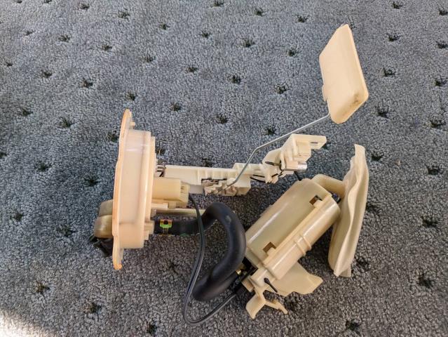 【中古】中古部品 セフィーロ PA32 フューエルポンプ 【3310080100-241205000320600】