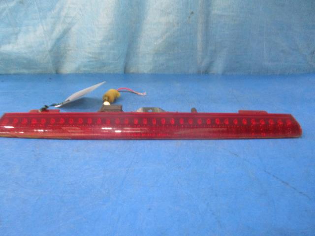 【中古】中古部品 テリオスキッド J131G ハイマウントストップランプ 【3310160100-000004375315830】|e-cleマート