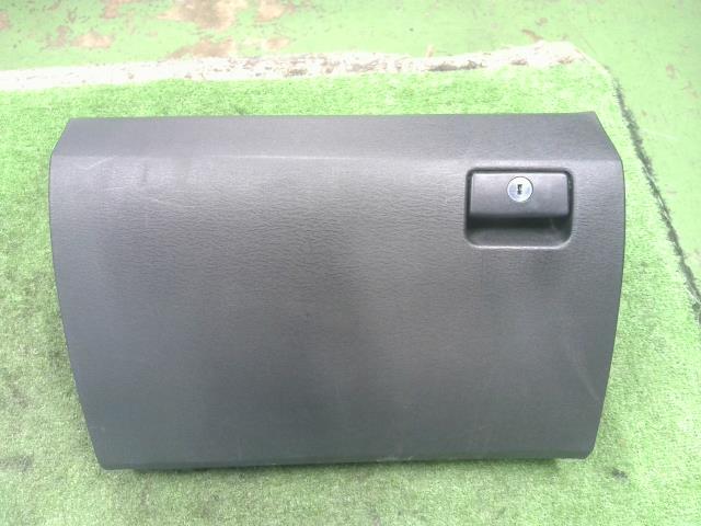 【中古】中古部品 アベンシス ZRT272W ｸﾞﾛｰﾌﾞBOX 【3310200100-000017113170210】