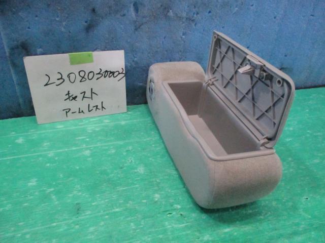 【中古】中古部品 キャスト LA250S ｱｰﾑﾚｽﾄ 【3310220100-230803000370460】