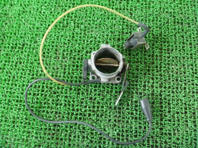 【中古】中古部品 ベンツ Eクラス 123223 ｽﾛｯﾄﾙﾎﾞﾃﾞｨ 【3310250100-001201703320300】｜e-cleマート