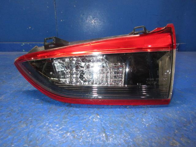 【中古】中古部品 アテンザ GJ2FP 右フィニッシャーパネル 【3310270100-000014668915210】