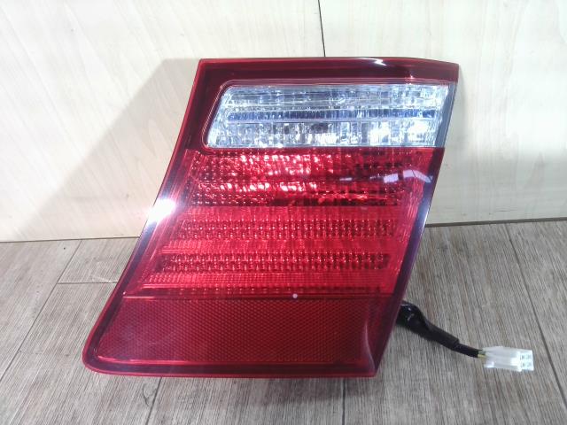 【中古】中古部品 レクサス LS UVF45 右ﾌｨﾆｯｼｬｰﾊﾟﾈﾙ 【3310390100-241015000515210】