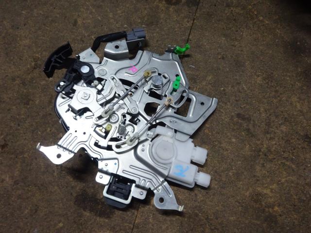 【中古】中古部品 フリード GB3 右ﾘｱﾄﾞｱﾛｯｸｿﾚﾉｲﾄﾞ 【3310410000-000243024464570】