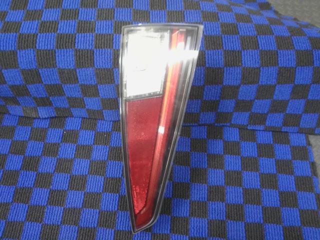 【中古】中古部品 プリウス ZVW51 左ﾌｨﾆｯｼｬｰﾊﾟﾈﾙ 【3310540000-000025007915220】