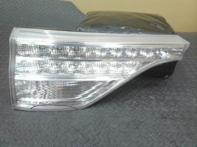 【中古】中古部品 エスティマ AHR20W 左ﾌｨﾆｯｼｬｰﾊﾟﾈﾙ 【3310540000-000024152115220】