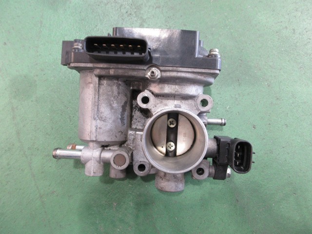 【中古】中古部品 ルークス ML21S スロットルボディ 【3310590000-000008425420300】