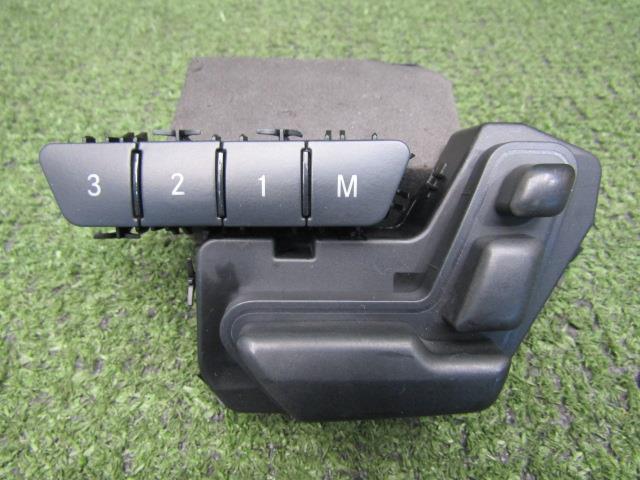 【中古】中古部品 ベンツ Bクラス 246242 電動ﾊﾟﾜｰｼｰﾄｽｲｯﾁ 【3330200100-242063000062100】