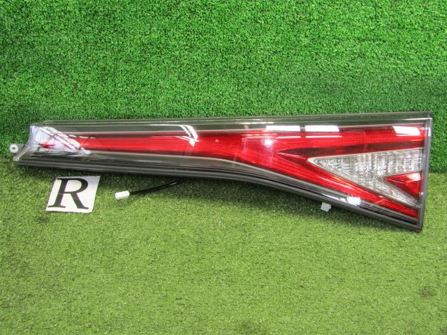 【中古】中古部品 ＳＡＩ AZK10 右ﾌｨﾆｯｼｬｰﾊﾟﾈﾙ 【3330200100-230744000015210】