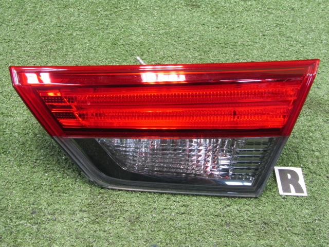 【中古】中古部品 マークＸ GRX133 右ﾌｨﾆｯｼｬｰﾊﾟﾈﾙ 【3330200100-230800000015210】