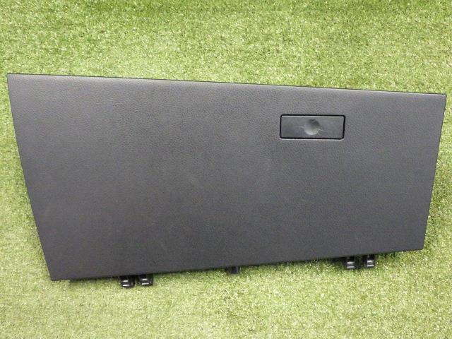 【中古】中古部品 Ｃ－ＨＲ ZYX10 ｸﾞﾛｰﾌﾞBOX 【3330200100-242325000070210】