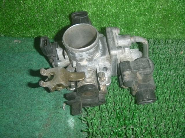 【中古】中古部品 エブリィ DA62W スロットルボディ 【3330370100-000243030720300】|e-cleマート
