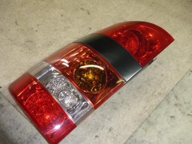 【中古】中古部品 ノア AZR60G 左ﾃｰﾙﾗﾝﾌﾟ 【3330810100-001283922315600】
